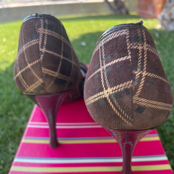 BCBGirls Brown/Tan Plaid With Bows Heels Sz(8) - Picture 4 of 5
